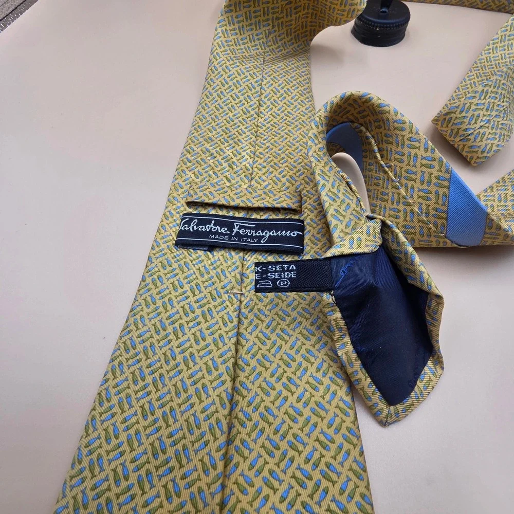 Salvatore Ferragamo Mens Silk Tie Yellow Blue Green Fish Pattern Made in Italy